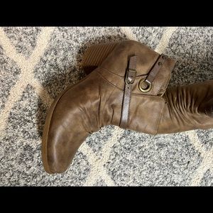 Brown/tan booties